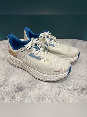 Hoka Arahi 7 Running Shoes Road Run Men’s US 9D UK 8.5 White Frost Gold Sneakers